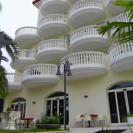 Hotel Eva Альба-Адриатика Экстерьер фото