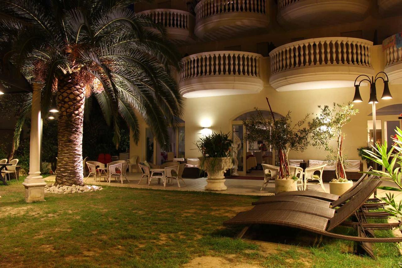 Hotel Eva Альба-Адриатика Экстерьер фото
